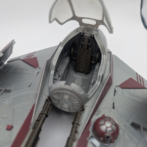 Star Wars Obiwan Kenobi Red Jedi Starfighter With Fold Out Wings 2012 - Picture 4 of 11